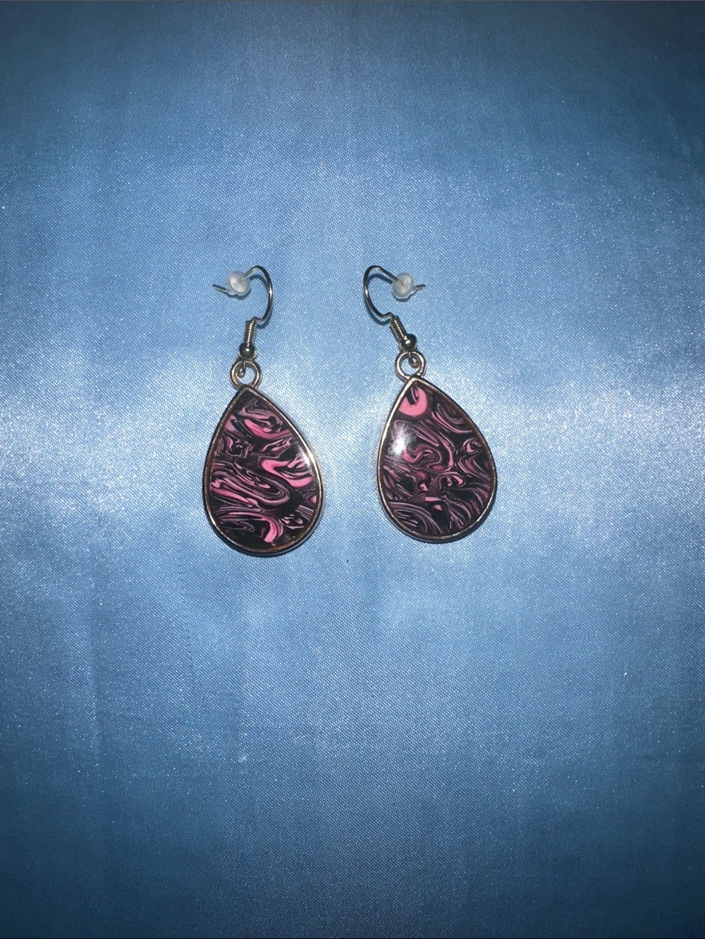 Marbled Teardrop Dangle Earrings in Black and Pink